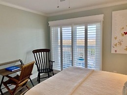 Driftwood Cottage - First Floor Oceanfront Beach Retreat! Exceptional 