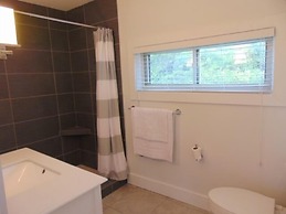 Seachelle - Fully Renovated Luxury Beach Cottage! Pet Friendly! 1 Bedr