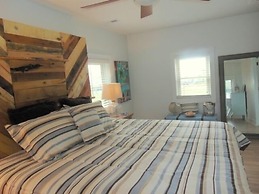 Seachelle - Fully Renovated Luxury Beach Cottage! Pet Friendly! 1 Bedr