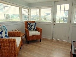 Seachelle - Fully Renovated Luxury Beach Cottage! Pet Friendly! 1 Bedr