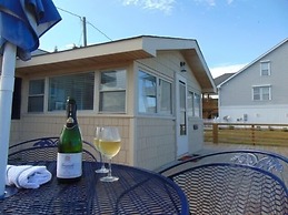 Seachelle - Fully Renovated Luxury Beach Cottage! Pet Friendly! 1 Bedr