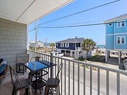 Laid Back By The Sea - Steps From The Beach With Amazing Ocean Views. 