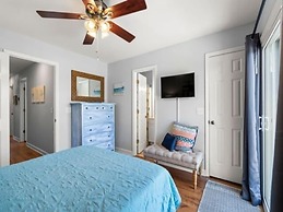 Laid Back By The Sea - Steps From The Beach With Amazing Ocean Views.