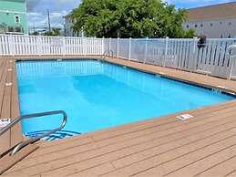 Laid Back By The Sea - Steps From The Beach With Amazing Ocean Views.