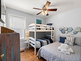 Laid Back By The Sea - Steps From The Beach With Amazing Ocean Views.