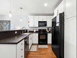 Laid Back By The Sea - Steps From The Beach With Amazing Ocean Views.