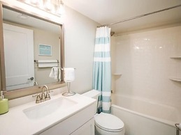 Carolina Beach Dreamin - Light Filled South Side End Unit. Ocean Views