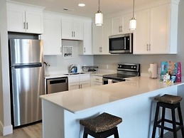 Carolina Beach Dreamin - Light Filled South Side End Unit. Ocean Views