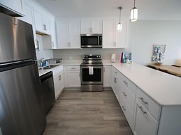 Carolina Beach Dreamin - Light Filled South Side End Unit. Ocean Views