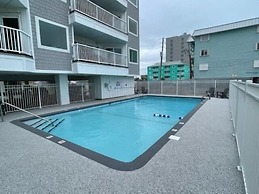 Carolina Beach Dreamin - Light Filled South Side End Unit. Ocean Views