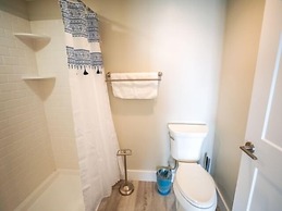 Carolina Beach Dreamin - Light Filled South Side End Unit. Ocean Views