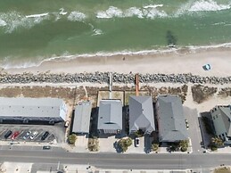 A Shore Thing 1 - Oceanfront And Dog Friendly! Private Beach Access! 3