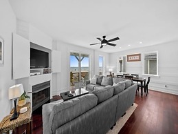 A Shore Thing 1 - Oceanfront And Dog Friendly! Private Beach Access! 3