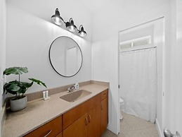 A Shore Thing 1 - Oceanfront And Dog Friendly! Private Beach Access! 3