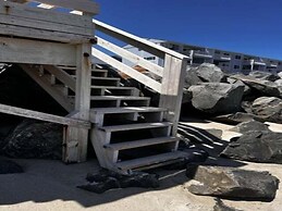 A Shore Thing 1 - Oceanfront And Dog Friendly! Private Beach Access! 3