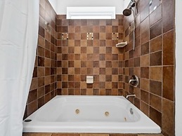 A Shore Thing 1 - Oceanfront And Dog Friendly! Private Beach Access! 3