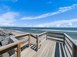 A Shore Thing 1 - Oceanfront And Dog Friendly! Private Beach Access! 3