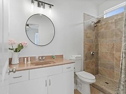 A Shore Thing 2 - Oceanfront And Pet Friendly Home - See The Sunrise,