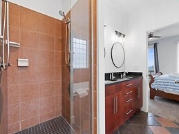 A Shore Thing 2 - Oceanfront And Pet Friendly Home - See The Sunrise,