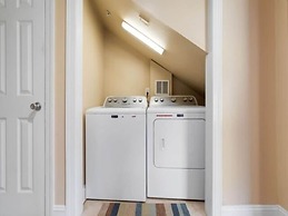 Kure Beach Villa - Enjoy Three Levels Of Luxury! Outdoor Pool And Gara