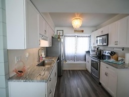 Beach Sunrise - Relaxing and Romantic! Enjoy ocean views from the bedr