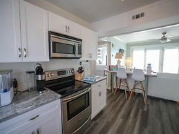 Beach Sunrise - Relaxing and Romantic! Enjoy ocean views from the bedr