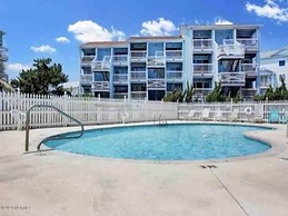 Beach Sunrise - Relaxing and Romantic! Enjoy ocean views from the bedr