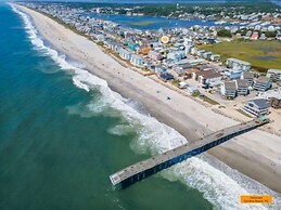 Beach Sunrise - Relaxing and Romantic! Enjoy ocean views from the bedr