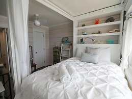 Beach Sunrise - Relaxing and Romantic! Enjoy ocean views from the bedr