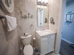 Beach Sunrise - Relaxing and Romantic! Enjoy ocean views from the bedr