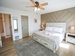 Out of the Blue - Short Walk to Kure Beach Pier, Restaurants, and Shop