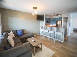 Out of the Blue - Short Walk to Kure Beach Pier, Restaurants, and Shop