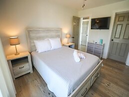 Out of the Blue - Short Walk to Kure Beach Pier, Restaurants, and Shop