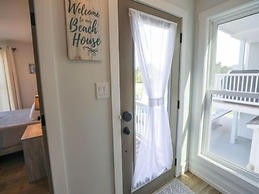 Out of the Blue - Short Walk to Kure Beach Pier, Restaurants, and Shop