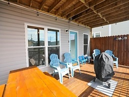 Out of the Blue - Short Walk to Kure Beach Pier, Restaurants, and Shop