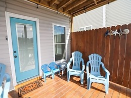 Out of the Blue - Short Walk to Kure Beach Pier, Restaurants, and Shop