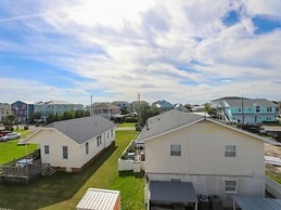 Out of the Blue - Short Walk to Kure Beach Pier, Restaurants, and Shop