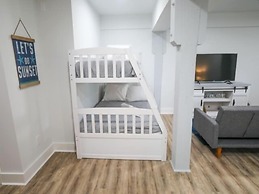 Out of the Blue - Short Walk to Kure Beach Pier, Restaurants, and Shop