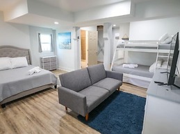 Out of the Blue - Short Walk to Kure Beach Pier, Restaurants, and Shop