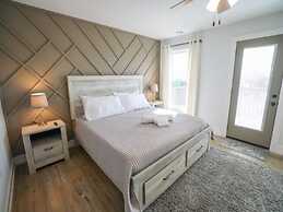 Out of the Blue - Short Walk to Kure Beach Pier, Restaurants, and Shop