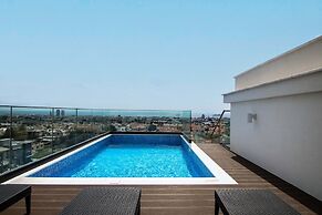 Phaedrus Living: Sea View Anna Residence 302