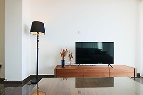 Phaedrus Living: Sea View Anna Residence 302