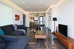 Phaedrus Living: Sea View Anna Residence 302