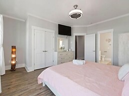 Pelican Watch - Steps Away From A Beautiful Beach In A Prime Location 