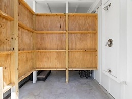 Pelican Watch - Steps Away From A Beautiful Beach In A Prime Location 