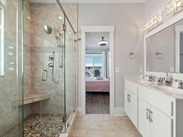 Pelican Watch - Steps Away From A Beautiful Beach In A Prime Location 