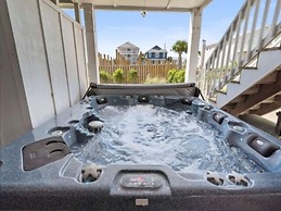 Pelican Watch - Steps Away From A Beautiful Beach In A Prime Location 