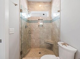 Pelican Watch - Steps Away From A Beautiful Beach In A Prime Location 