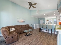 Pelican Watch - Steps Away From A Beautiful Beach In A Prime Location 