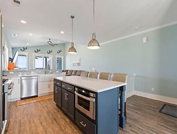 Pelican Watch - Steps Away From A Beautiful Beach In A Prime Location 